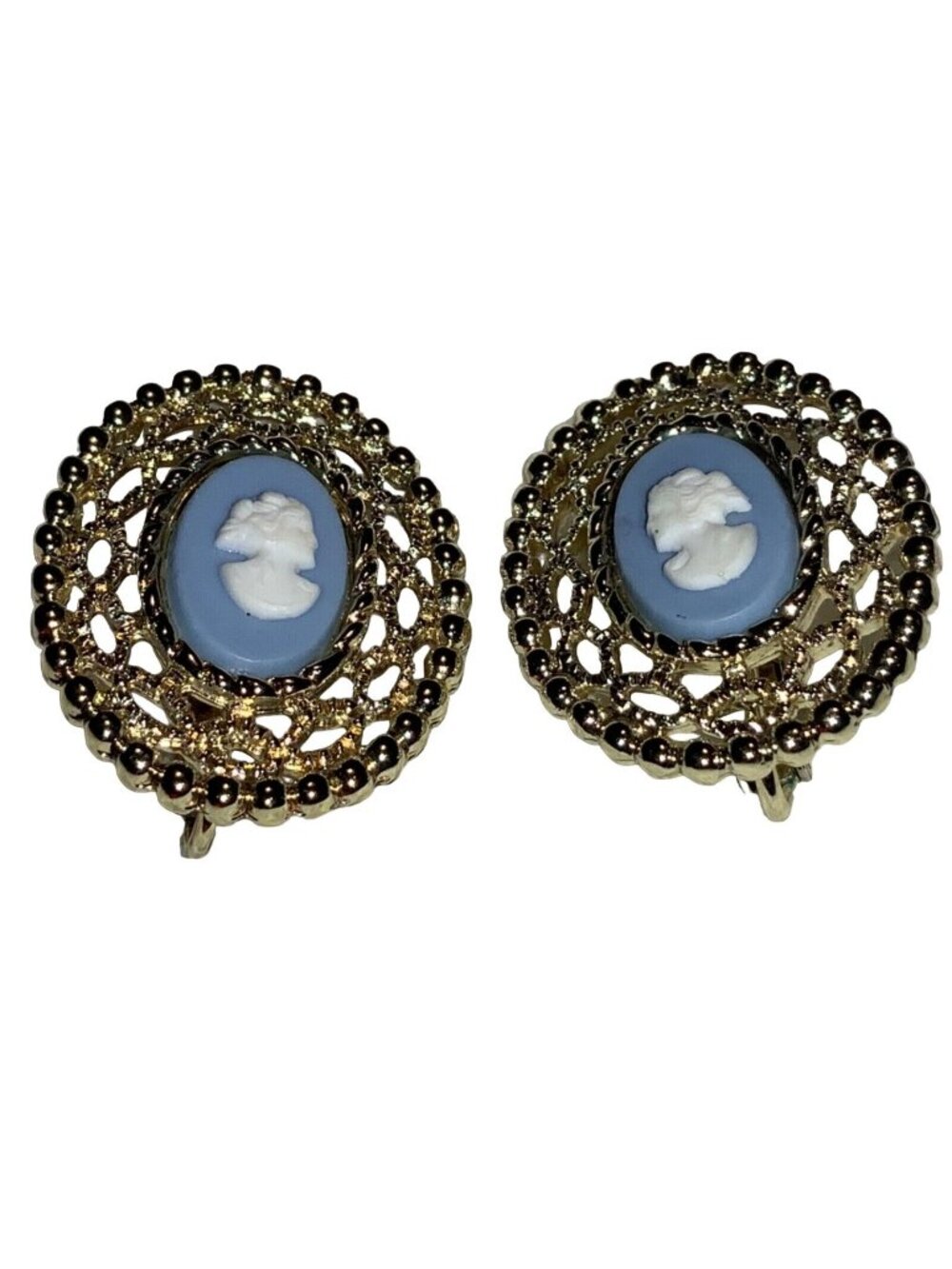 Sarah Coventry filigree cameo  earrings clip on gold tone oval blue design